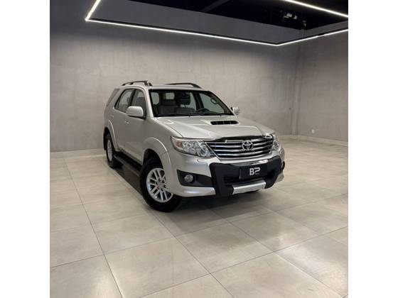 TOYOTA HILUX SW4 3.0 SRV 4X4 16V TURBO INTERCOOLER DIESEL 4P AUTOMÁTICO TOYOTA HILUX SW4 3.0 SRV 4X4 16V TURBO INTERCOOLER DIESEL 4P AUTOMÁTICO